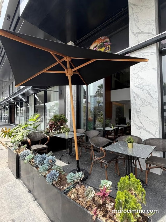 Restaurant à vendre à Californie 270 m² — 2
