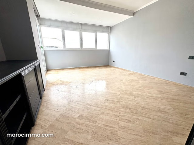 3-Bedroom Apartment with Terrace Close to Molière, Shops and Tramway — 5