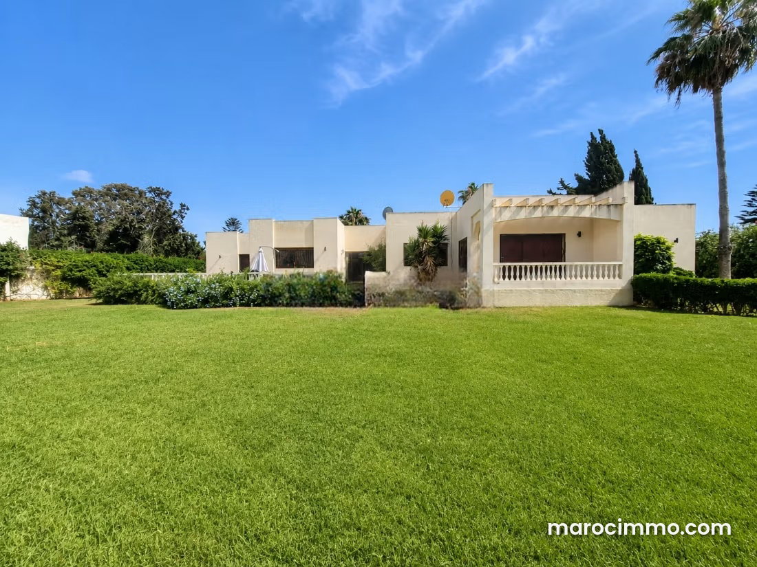 Single-storey villa on 2,000 sqm with landscaped garden, Souissi, Rabat — Rabat