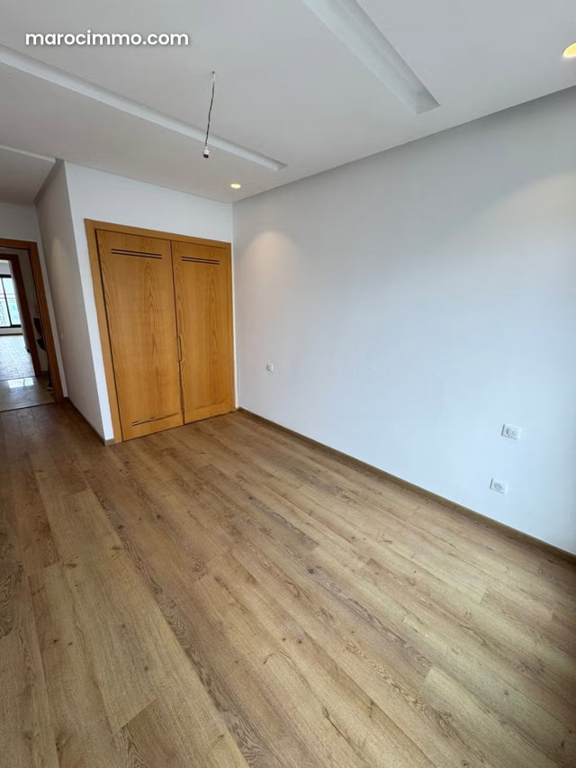Vacant 3-bedroom apartment for rent in Burgundy, Morocco — 4
