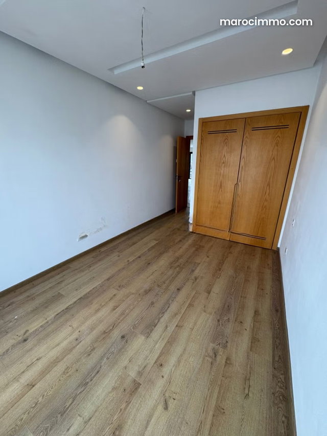 Vacant 3-bedroom apartment for rent in Burgundy, Morocco — 2