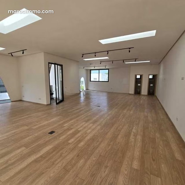 Local commercial à Louer de 152.0 m² à Casablanca, Cil — 2