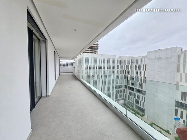 New spacious apartment with large terrace — Casablanca