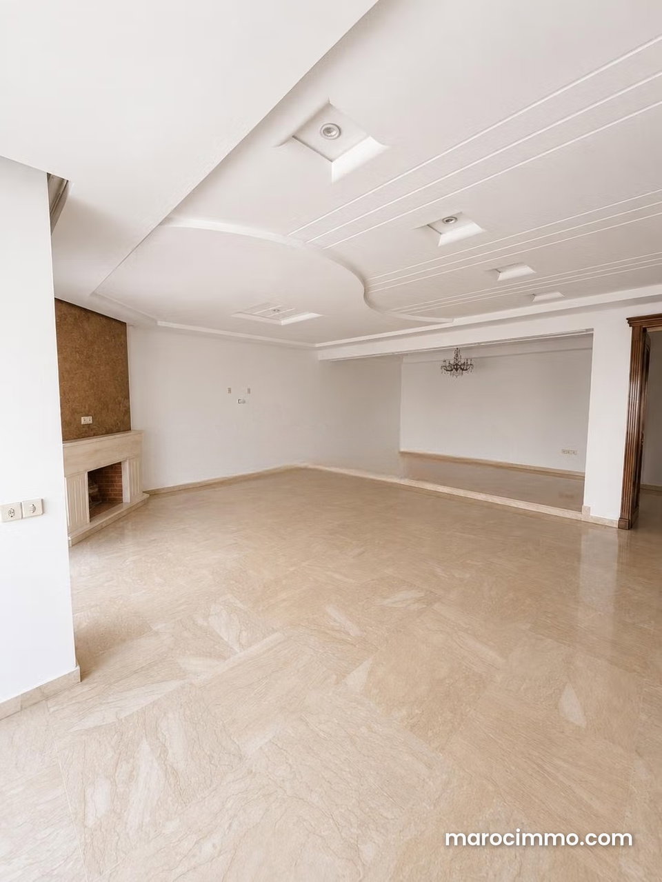 Beautiful apartment for rent in West Bourgogne. 5 beautiful rooms. Elevator and terrace