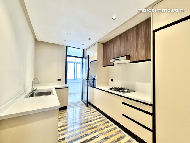 Appartement Vide Racine — 3