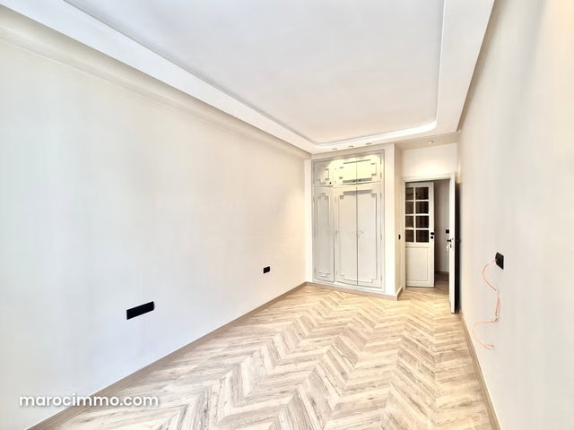 Appartement Vide Racine — 5