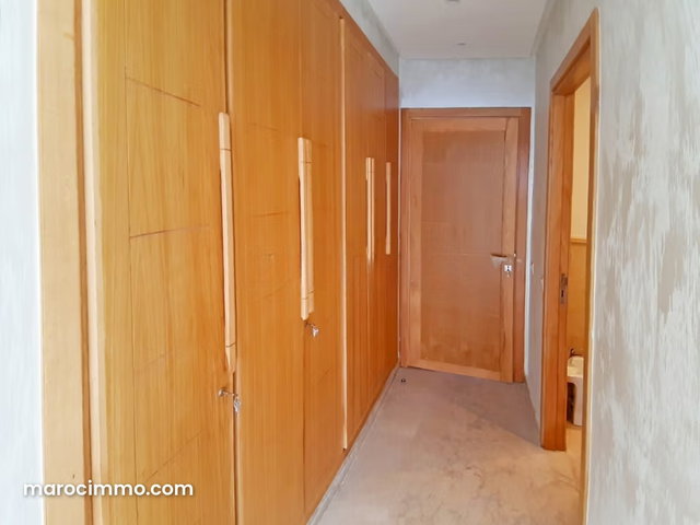 Beautiful 4-Bedroom Apartment without Neighbors — 4