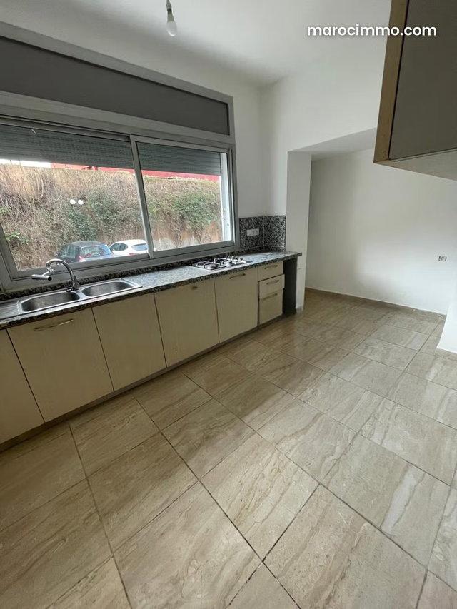 Appartement en location à Bourgogne Ouest. 2 belles chambres. Parking et jardin — 4