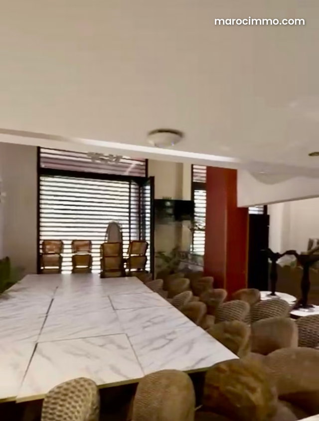 Café restaurant tout équipé à l'achat à Route de Safi. Surface totale 223 m². Résidence avec concierge, climatisation générale — 3
