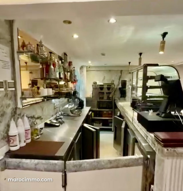 Café restaurant tout équipé à l'achat à Route de Safi. Surface totale 223 m². Résidence avec concierge, climatisation générale — 2
