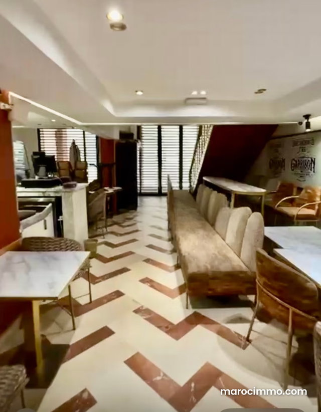 Café restaurant tout équipé à l'achat à Route de Safi. Surface totale 223 m². Résidence avec concierge, climatisation générale — 4