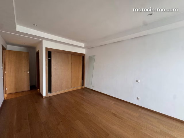 Appartement en location à Gauthier. Surface de 117 m². Porte blindée, sécurité — 4