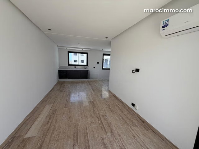 Bel appartement en location à Belvédère. 2 pièces. Porte blindée et résidence sécurisée — 2