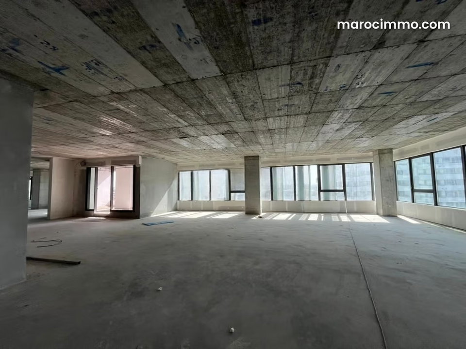 Plateau de bureaux premium de 1.135 m de surface exploitable a la location a CFC