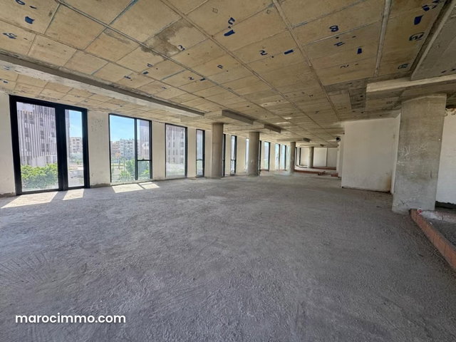 Plateau de bureaux premium de 1.460 m de surface exploitable a la location a CFC — 2