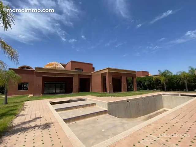 Unique Prestige Property – Two Villas on the Same Land Title — 2