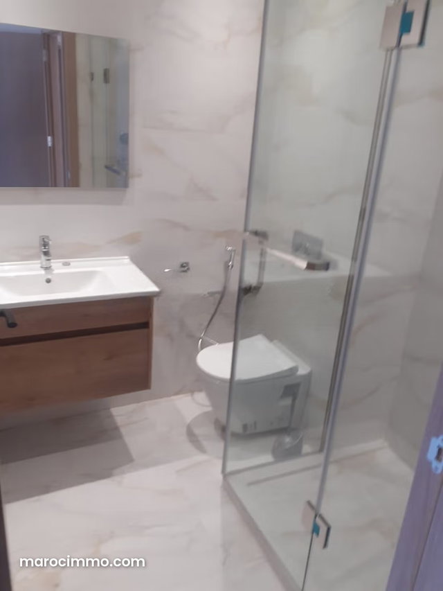 Bel appartement en location à Maârif. Surface de 85 m². Terrasse et ascenseur — 4