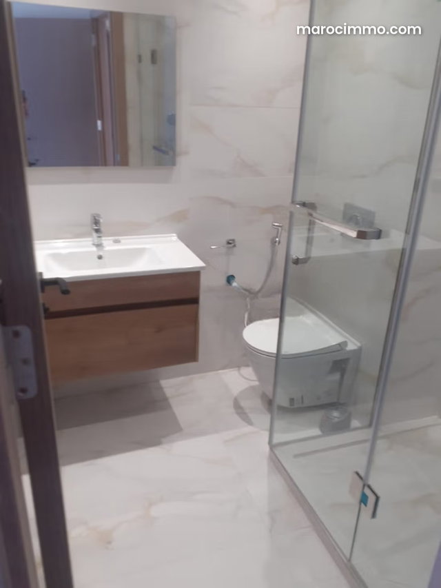 Bel appartement en location à Maârif. Surface de 85 m². Terrasse et ascenseur — 5