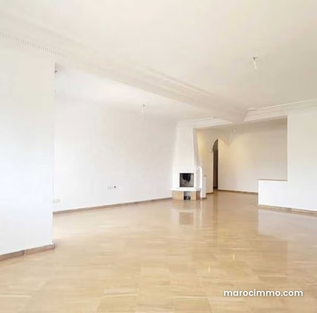 Appartement à Louer de 270.0 m² à Casablanca, Hopitaux — 2