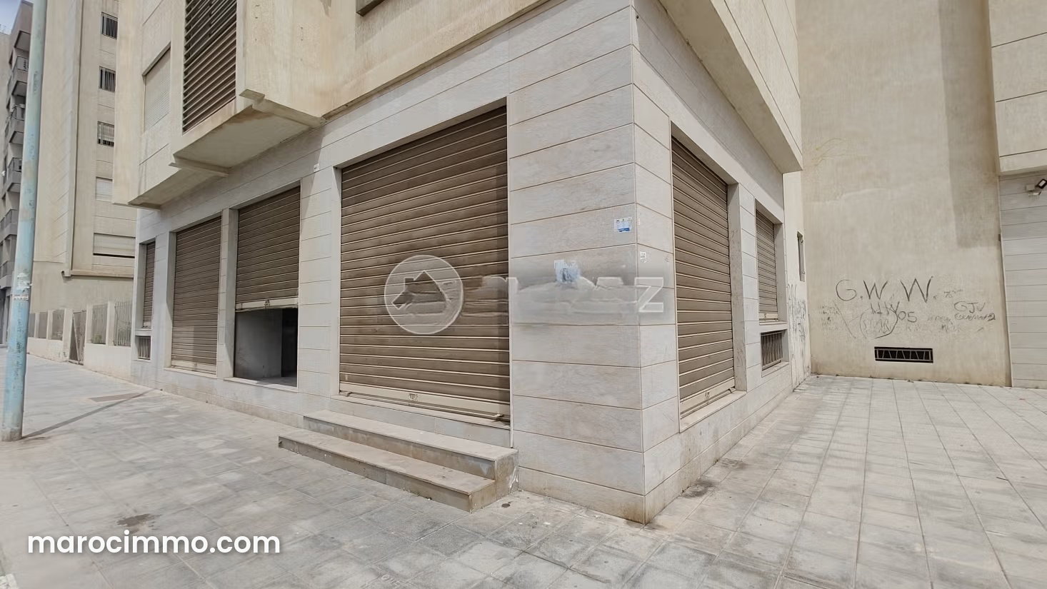 محل زاوية مشرق للبيع في مركز بوسكورة — بوسكورة