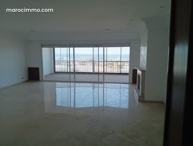 Renting an apartment in Ain Diab. 3 bedrooms. Elevator and terrace — Casablanca