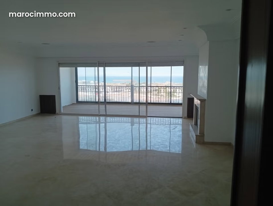 Renting an apartment in Ain Diab. 3 bedrooms. Elevator and terrace