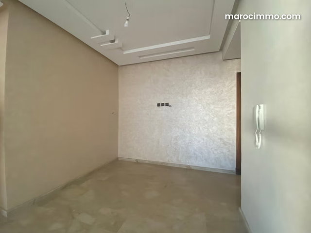 Louez cet appartement à Champ de course. 3 chambres agréables. Conciergerie à disposition, système de climatisation — 3