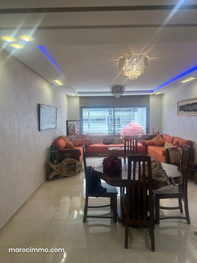 Vente d'un bel appartement à Agdal. Surface de 146 m². Porte blindée, salon marocain traditionnel — Rabat