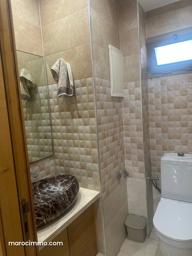Vente d'un bel appartement à Agdal. Surface de 146 m². Porte blindée, salon marocain traditionnel — 4