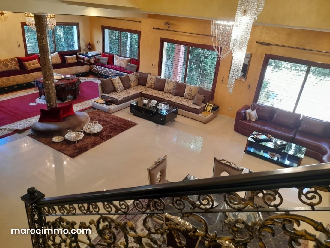 550 m² Villa with 8 Bedrooms, Swimming Pool and Garden on the Fès–Sefrou Road — Fez