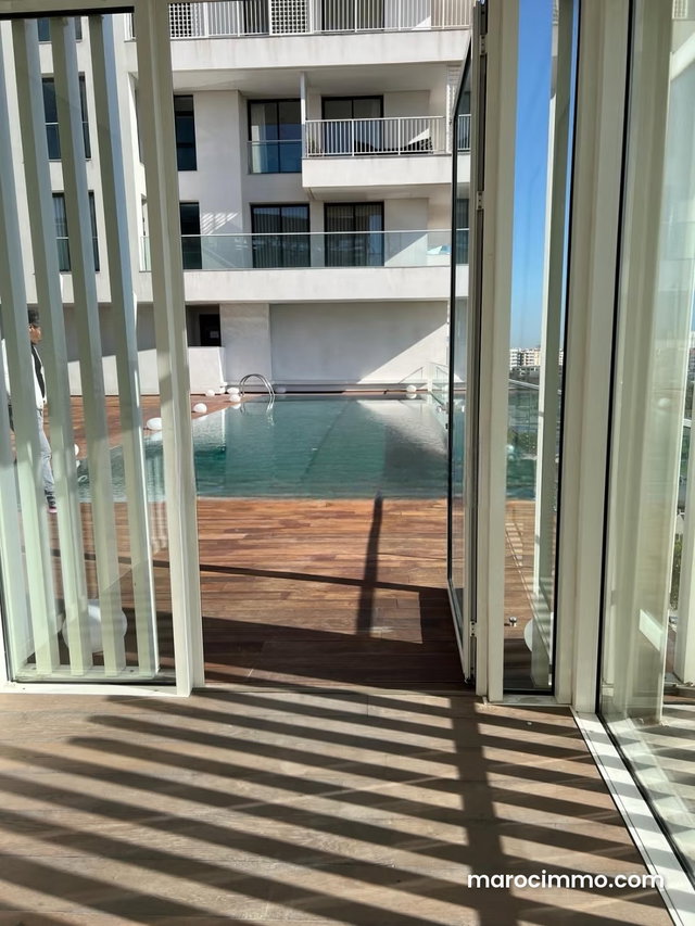 Appartement haut standing vide avec une vue dégagée sur anfa Park en location à CFC — 2