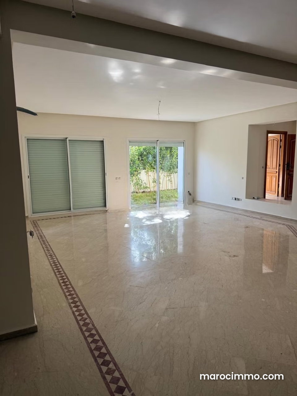 Villa commerciale à louer au cil