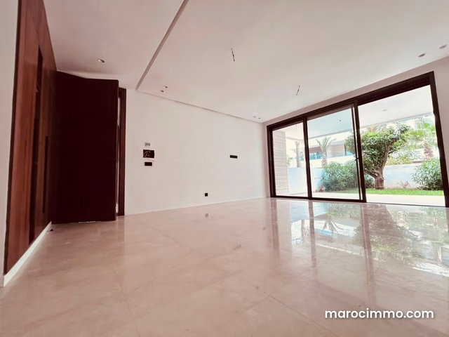 Très bel appartement à louer vide — 4