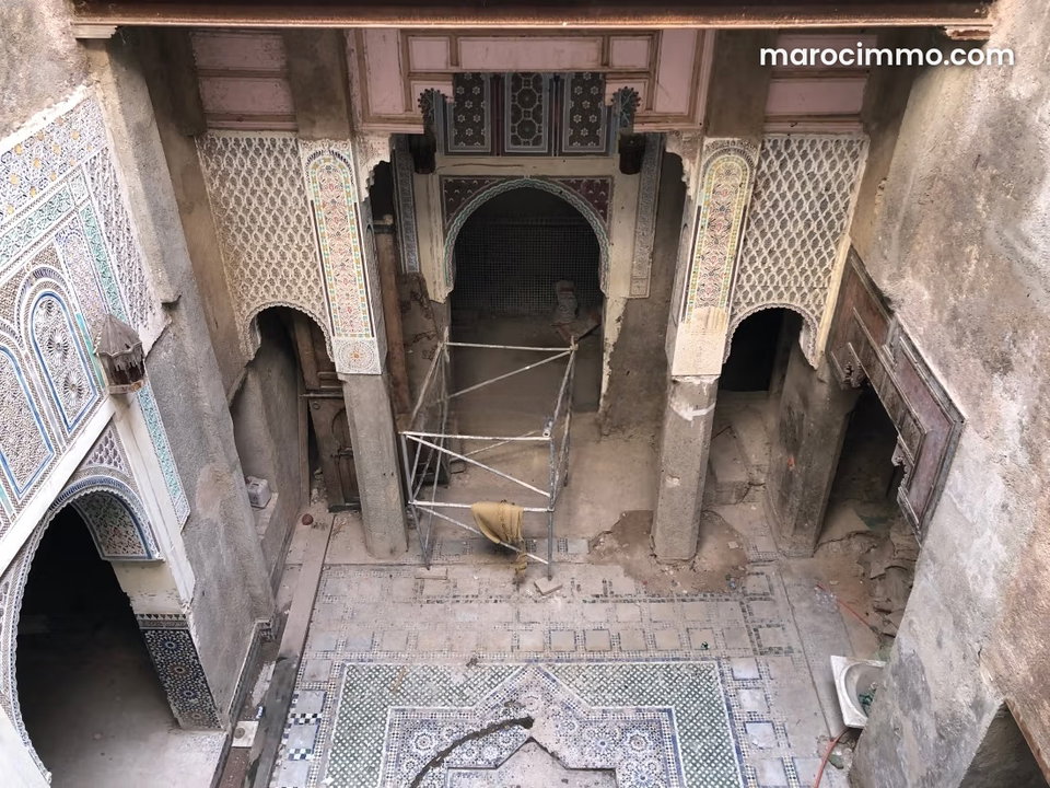 Riad de luxe à rénover, titré