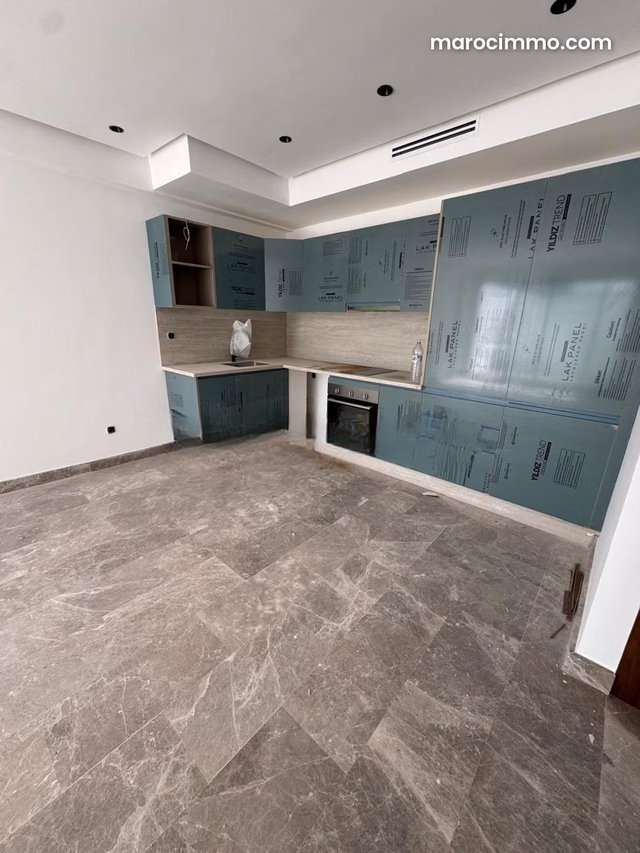 Vend appartement à Maârif. 1 Pièce. Salon typique marocain, résidence sécurisée — 2