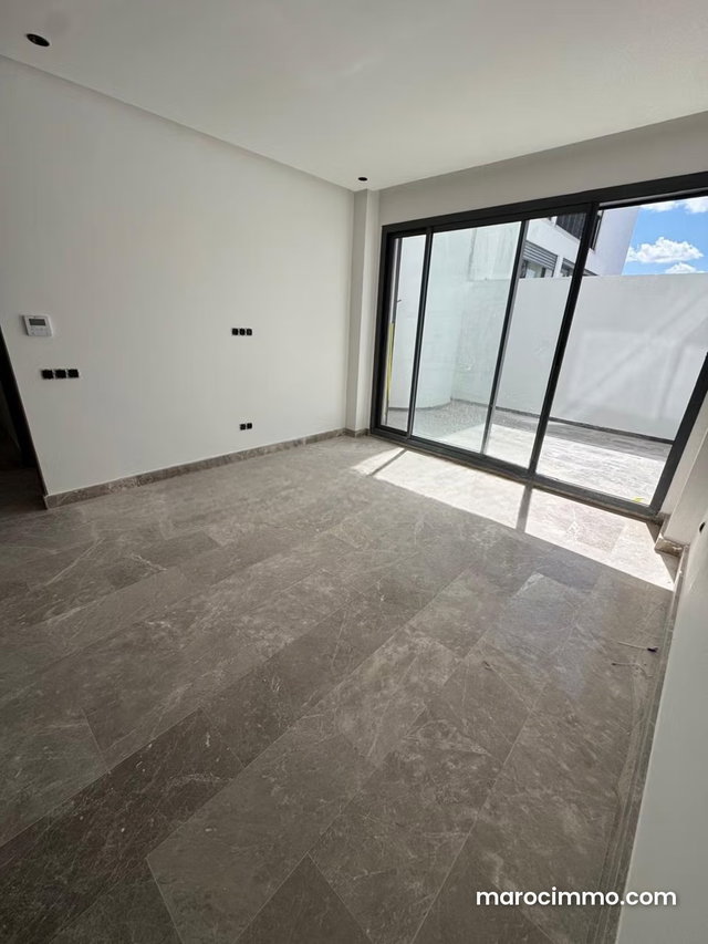 Vend appartement à Maârif. 1 Pièce. Salon typique marocain, résidence sécurisée — 3