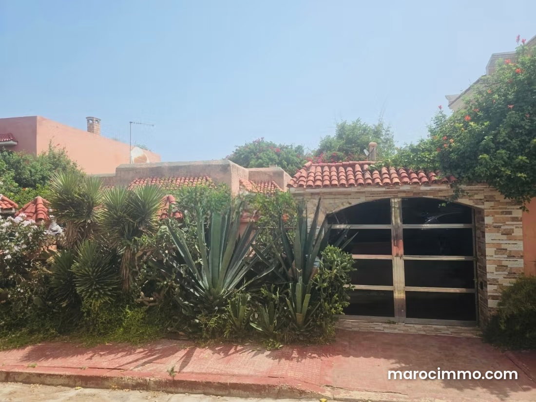 398 m² Villa to Renovate, Aïn Diab, Casablanca — Casablanca