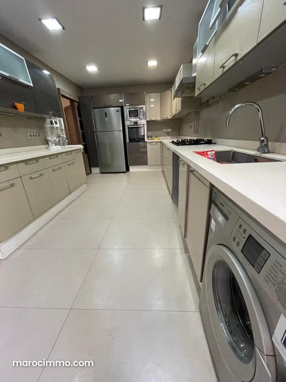 Appartement 242 m², meublé, 3 chambres, Quartier des Hôpitaux — Casablanca