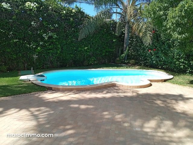 Superbe villa à louer à Ain Diab. Surface de 560 m². Antenne parabolique, résidence sécurisée — 2