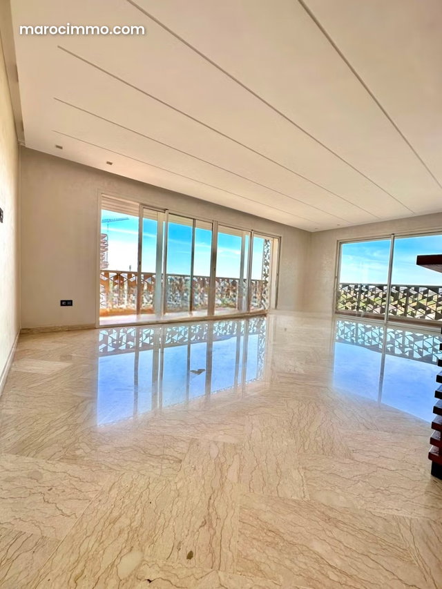 Superbe appartement à louer CFC — 2