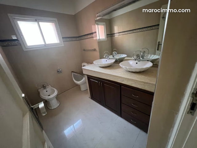 Maison de luxe à louer à Riyad. Superficie 700 m². Porte blindée, sécurité — 2