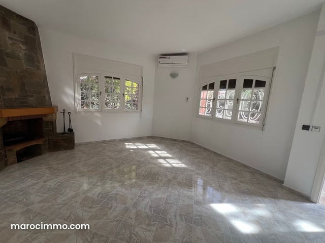 Maison de luxe à louer à Riyad. Superficie 700 m². Porte blindée, sécurité — Rabat