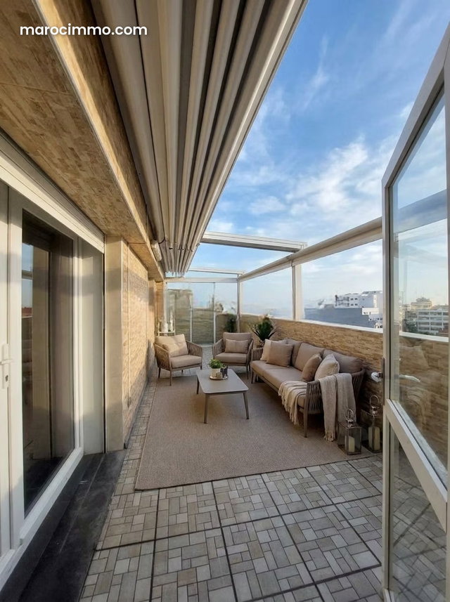 Appartement rénové avec terrasse et vue dégagée — 4
