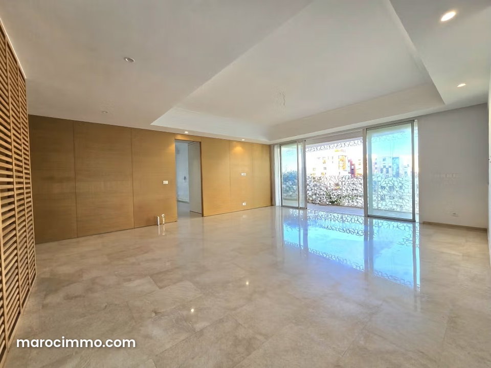 Beautiful Apartment for Rent in Casablanca Finance City. Total Surface 130 m². Terrace and Elevator
