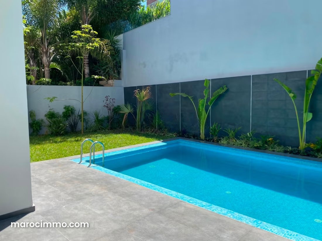 Contemporary Villa with Swimming Pool, Ain Diab, Casablanca — Casablanca