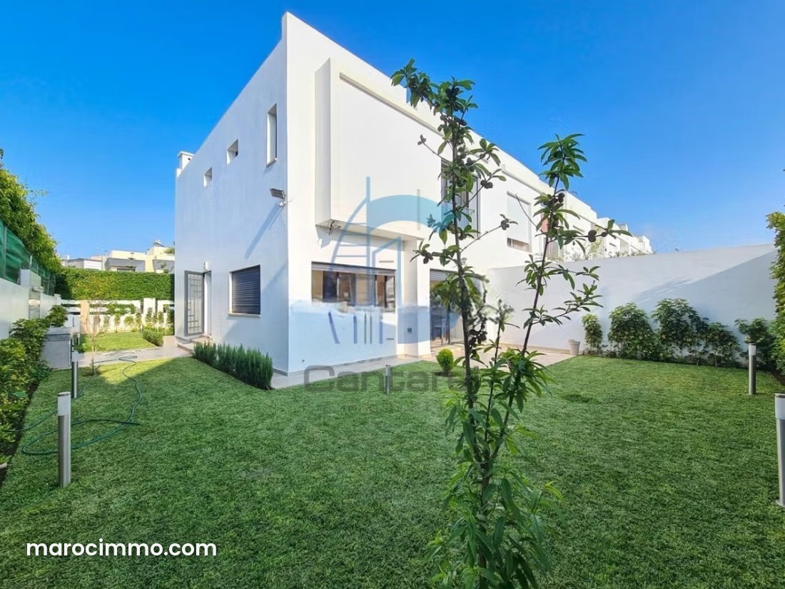 300 m² Villa with Large Garden for Rent in Dar Bouazza — Dar Bouazza