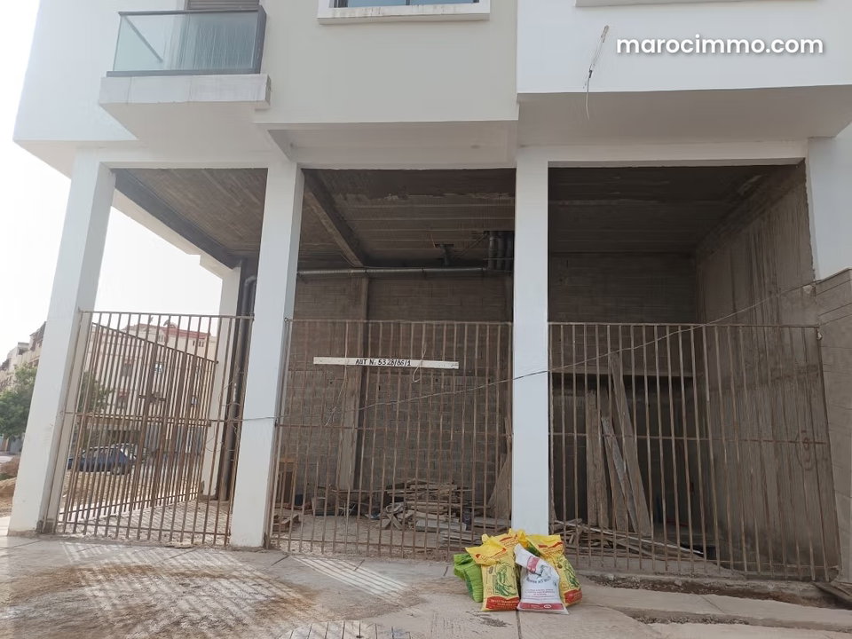 Local commercial en location à Al Wifaq. Surface de 56 m²