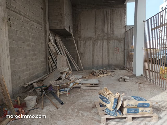 Local commercial en location à Al Wifaq. Surface de 56 m² — 3