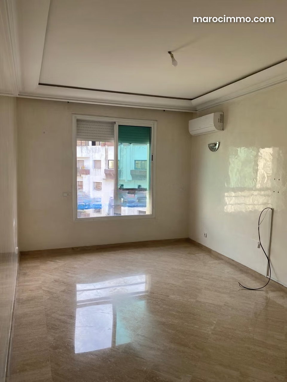 Apartment for rent in Gauthier. 4 large rooms. Parking and terrace