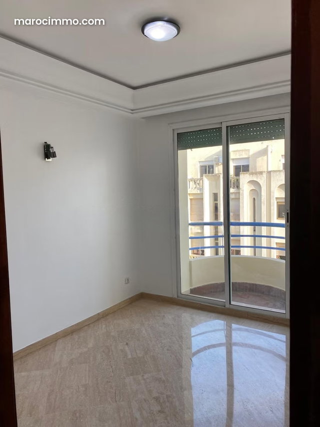 Apartment for rent in Gauthier. 4 large rooms. Parking and terrace — 4